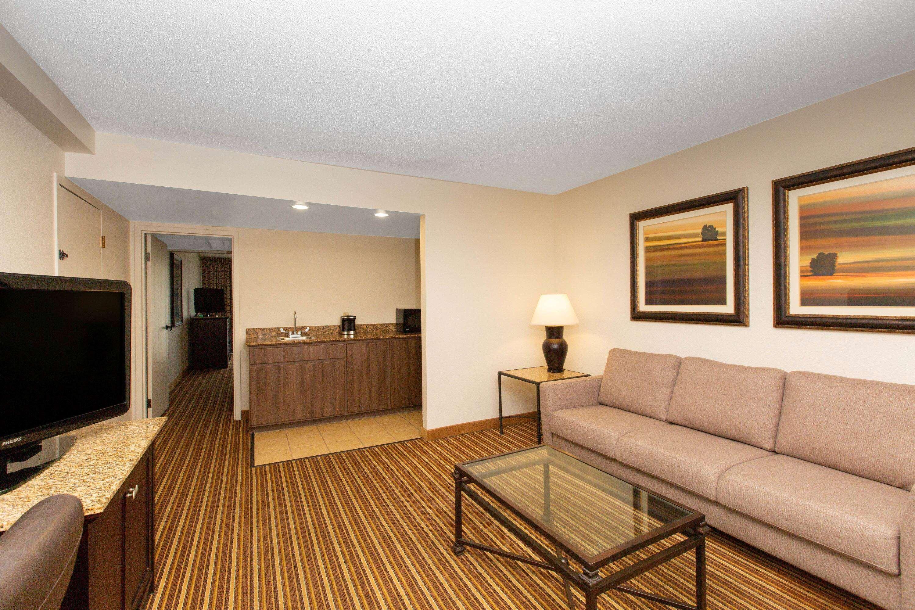 Aksarben Suites Trademark Collection By Wyndham Omaha Ngoại thất bức ảnh