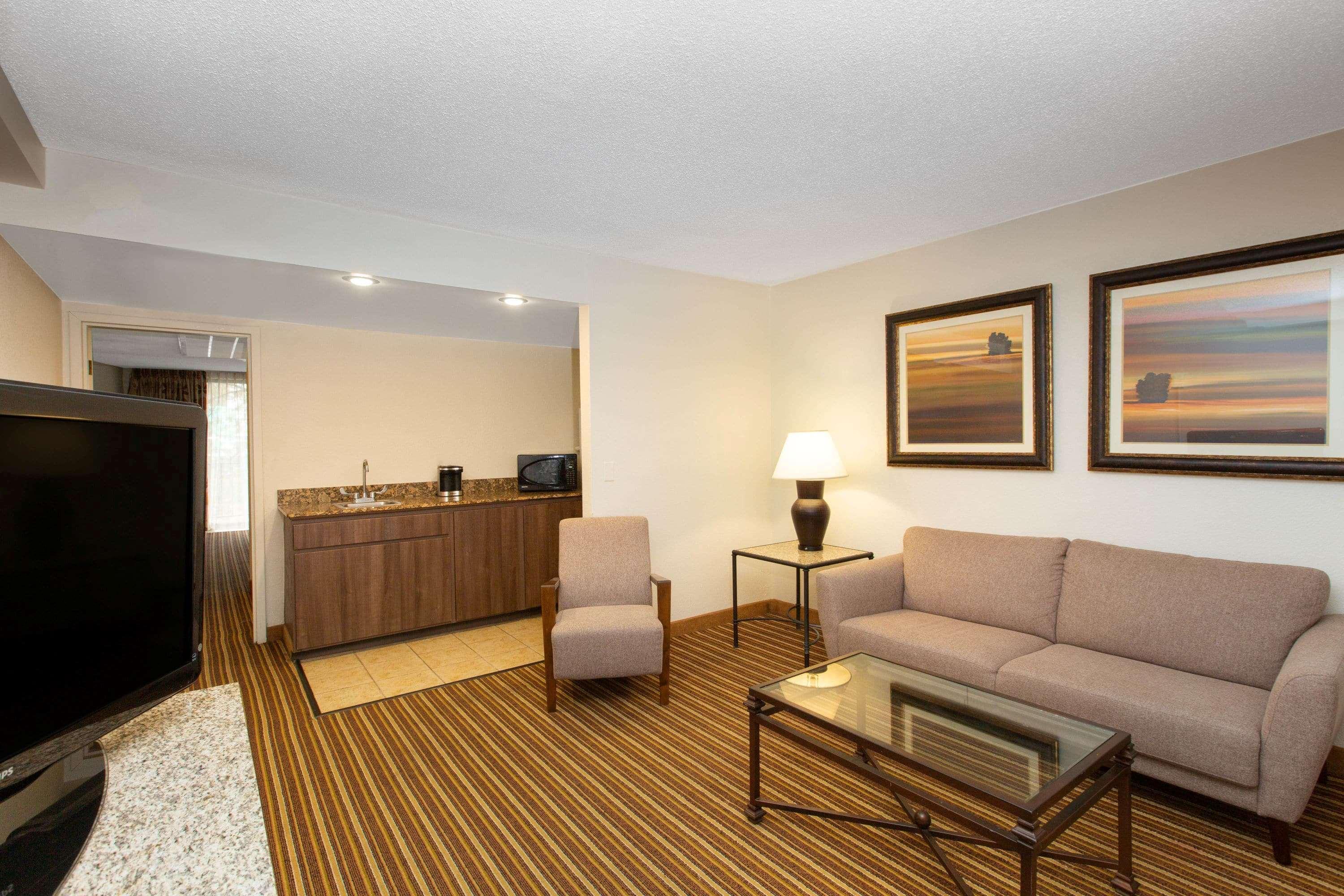 Aksarben Suites Trademark Collection By Wyndham Omaha Ngoại thất bức ảnh